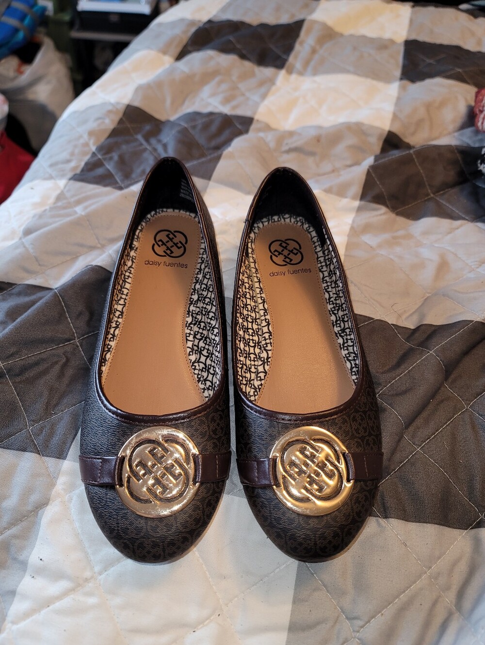 Daisy Fuentes Women's 10W Black Dress Flats Shoes Ballet Slippers Medallion